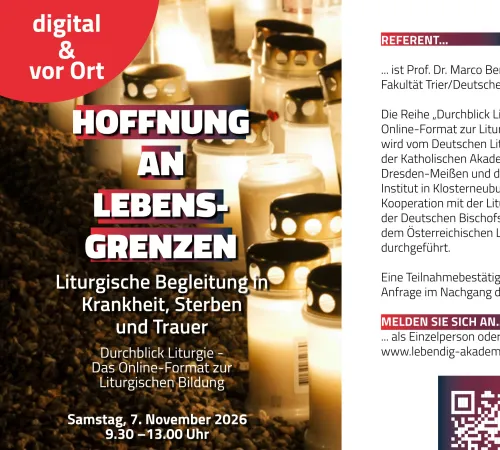Kerzenlichter im Hintergrund, offenes Gotteslob auf lila Tuch, Beschreibung der Veranstaltung "Hoffnung an Lebensgrenzen"